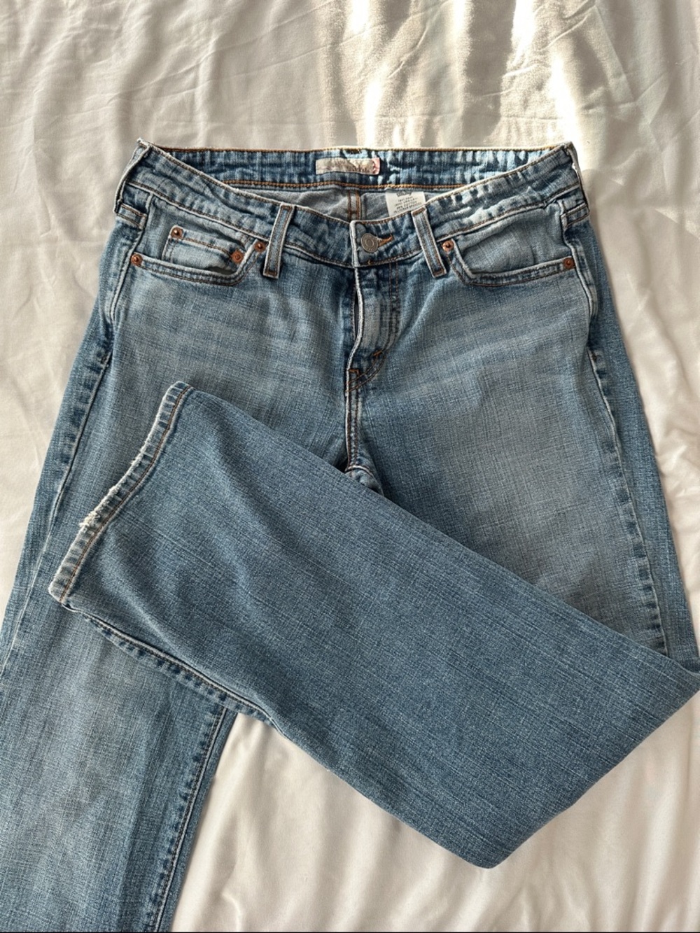 2007 Levi's Medium Blue Low Boot Cut Jeans - Picture 9 of 11